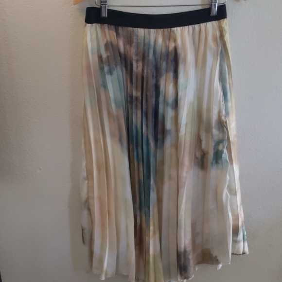 Wdny
 Colorblock Pleated Midi Skirt